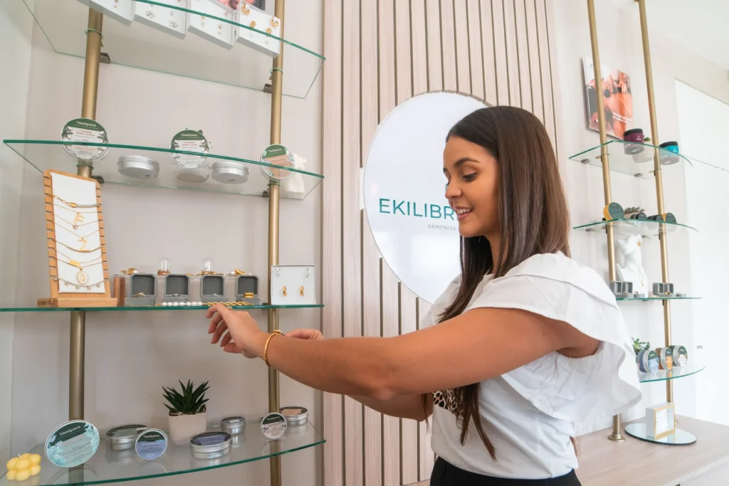 EKILIBRIUM SPA Encuentra la paz, el alivio y la confianza para restaurar la armonía, alcanzar el bienestar y vivir de forma plena.