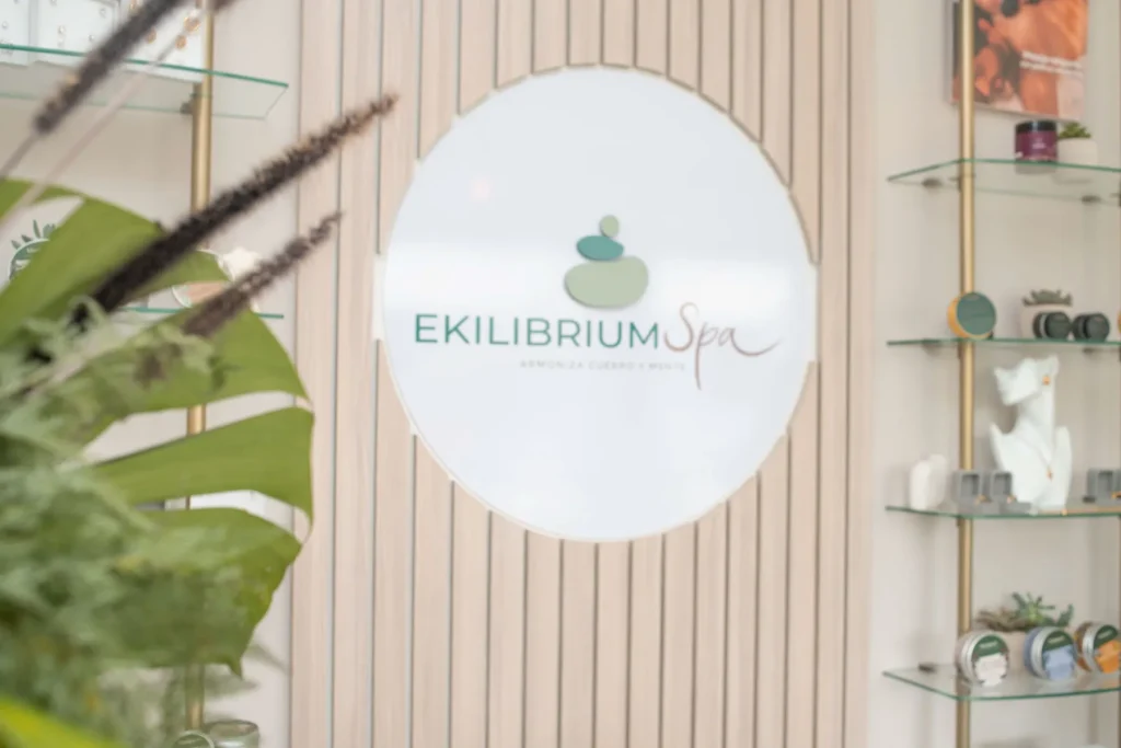 EKILIBRIUM SPA Encuentra la paz, el alivio y la confianza para restaurar la armonía, alcanzar el bienestar y vivir de forma plena.