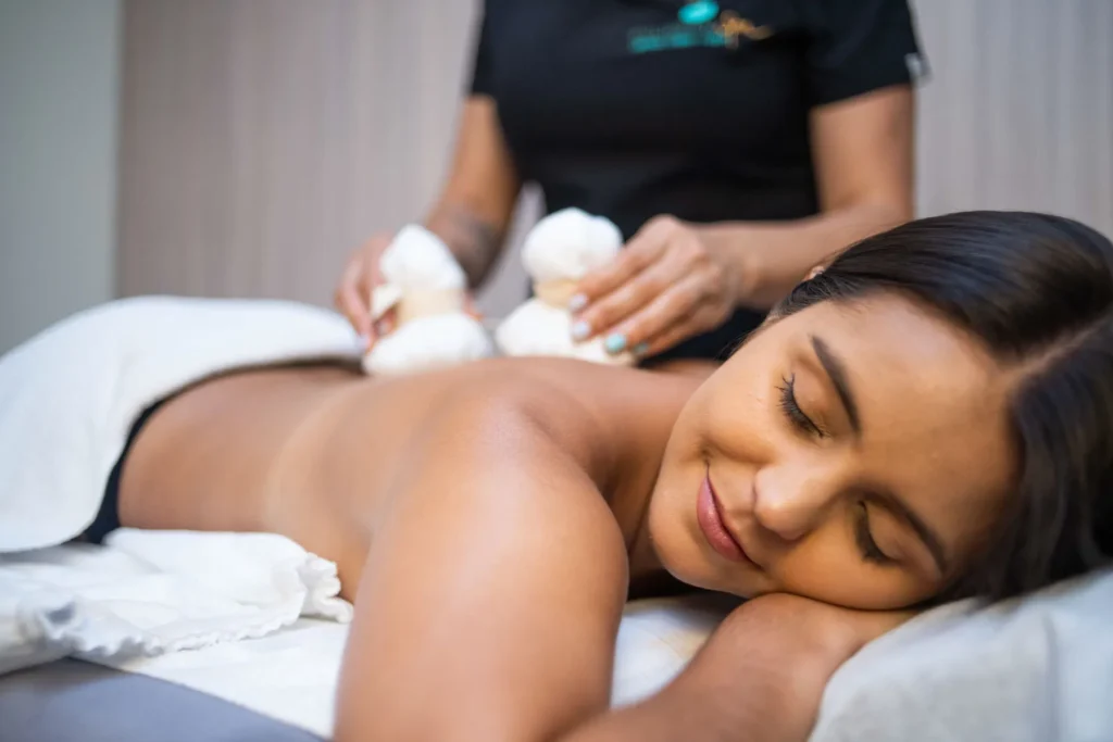 EKILIBRIUM SPA Encuentra la paz, el alivio y la confianza para restaurar la armonía, alcanzar el bienestar y vivir de forma plena.